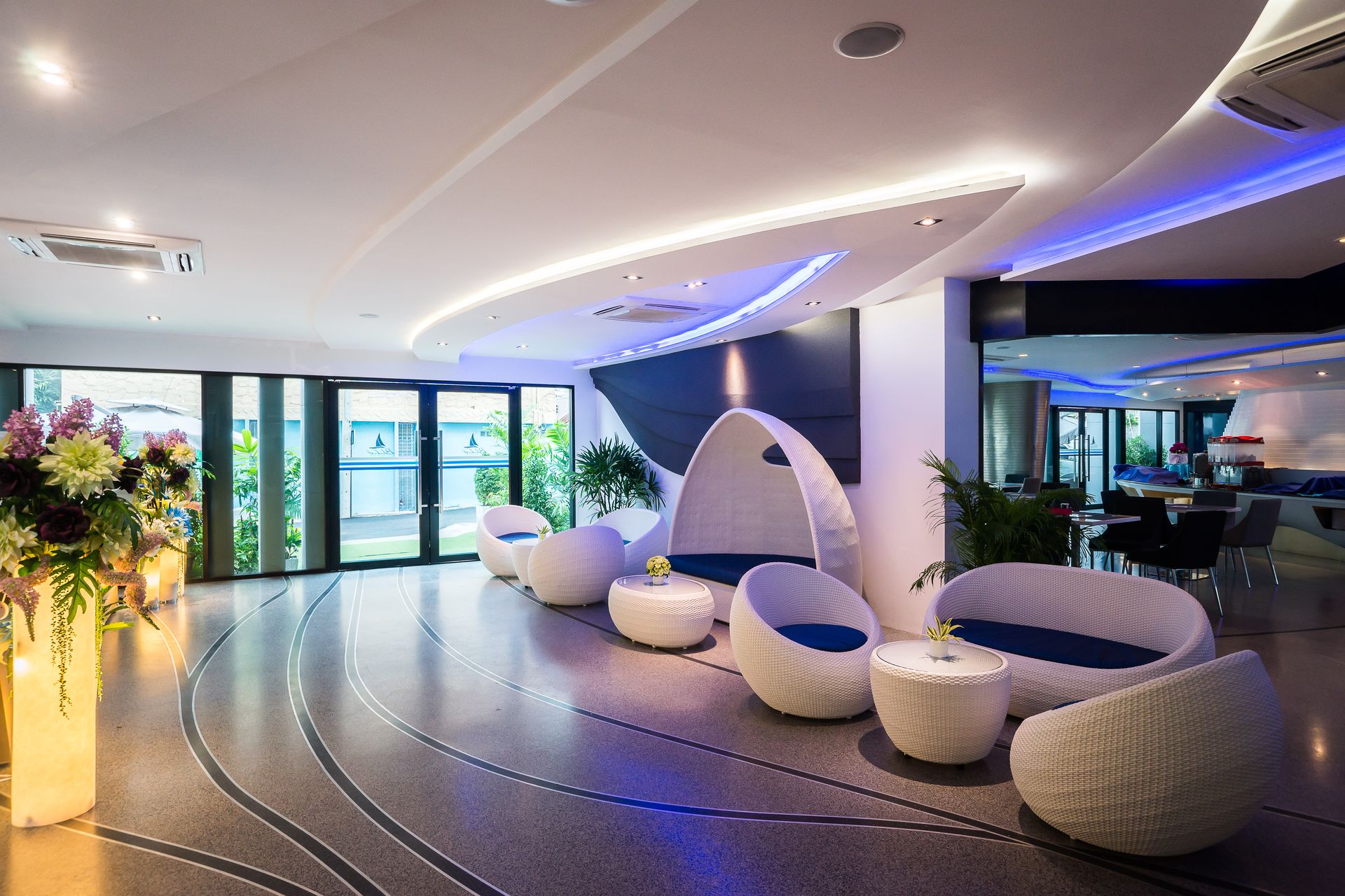 Lobby lounge